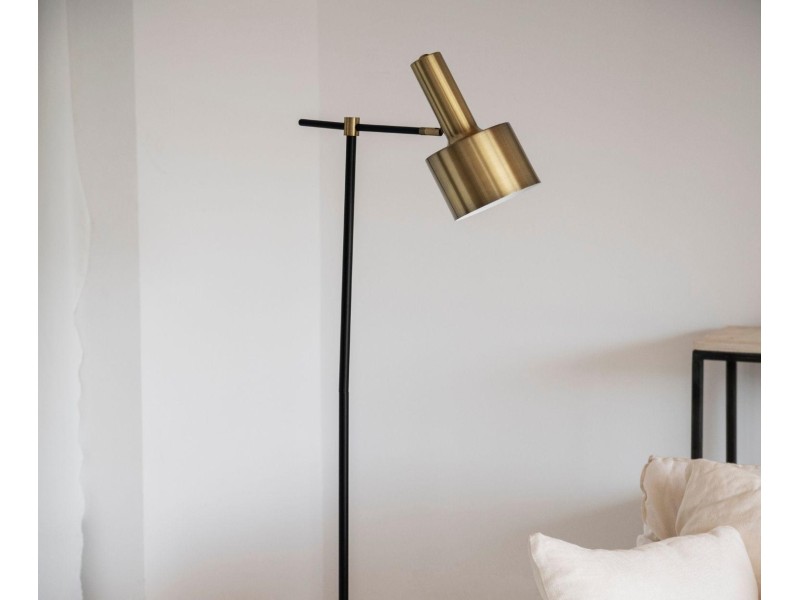 Lámpara de pie industrial de metal dorada