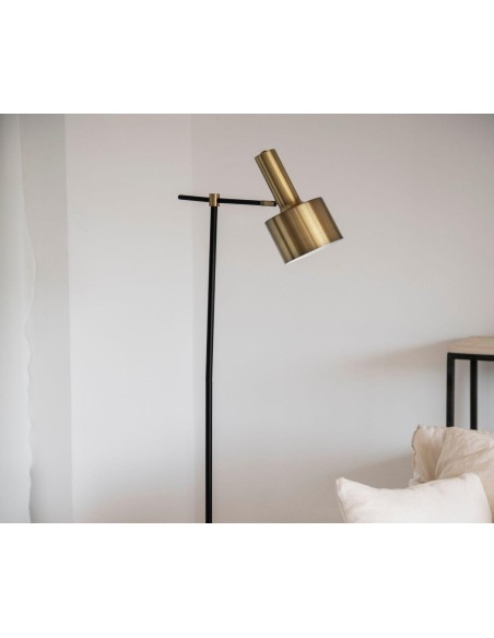 Lámpara de pie industrial de metal dorada